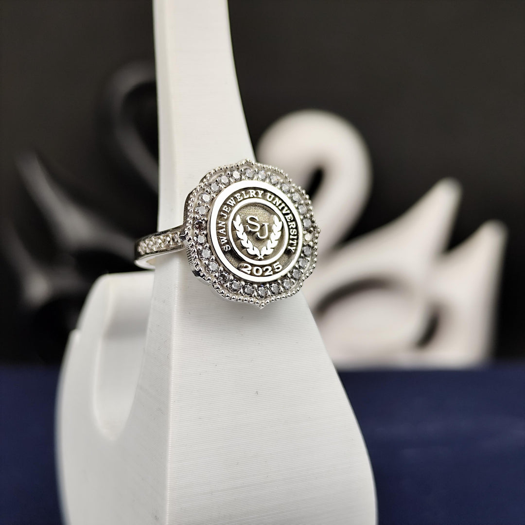Women’s white stone school ring, crafted to celebrate academic milestones. A beautiful and meaningful accessory for graduates.