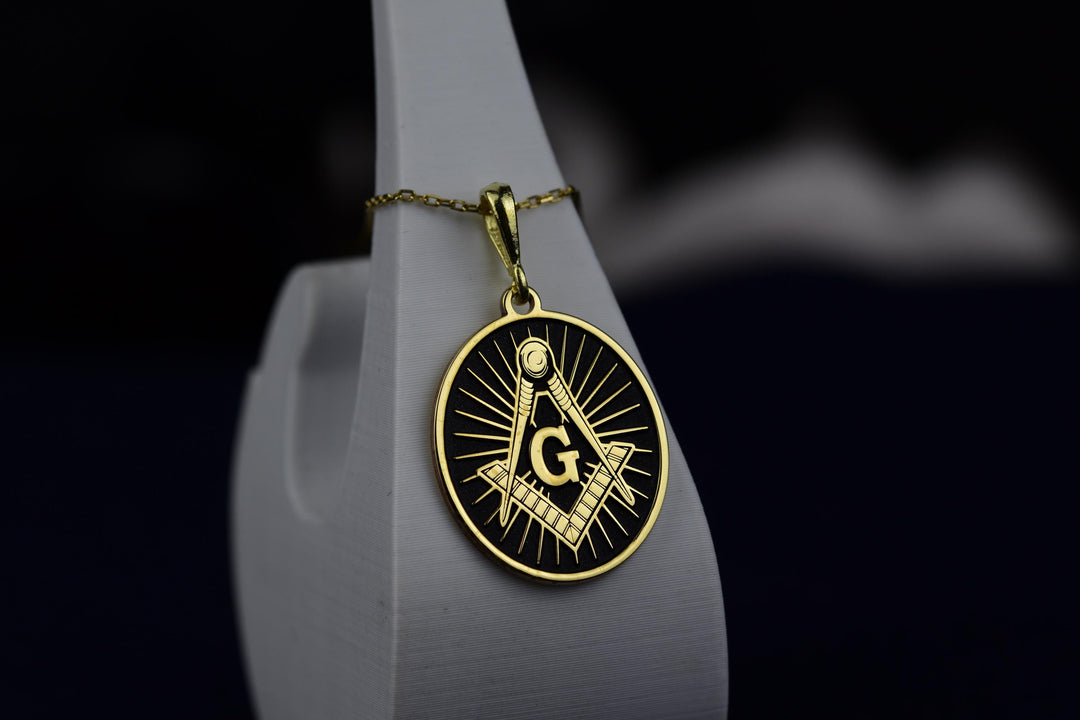 Personalized Freemason necklace featuring a sleek pendant design. A thoughtful gift or keepsake for members of the fraternity.
