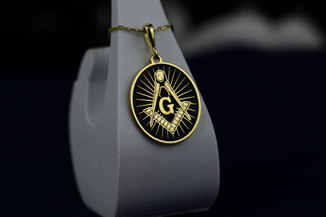 Gold or silver Freemason pendant necklace, blending modern design with traditional Masonic symbolism. A versatile accessory for all occasions.