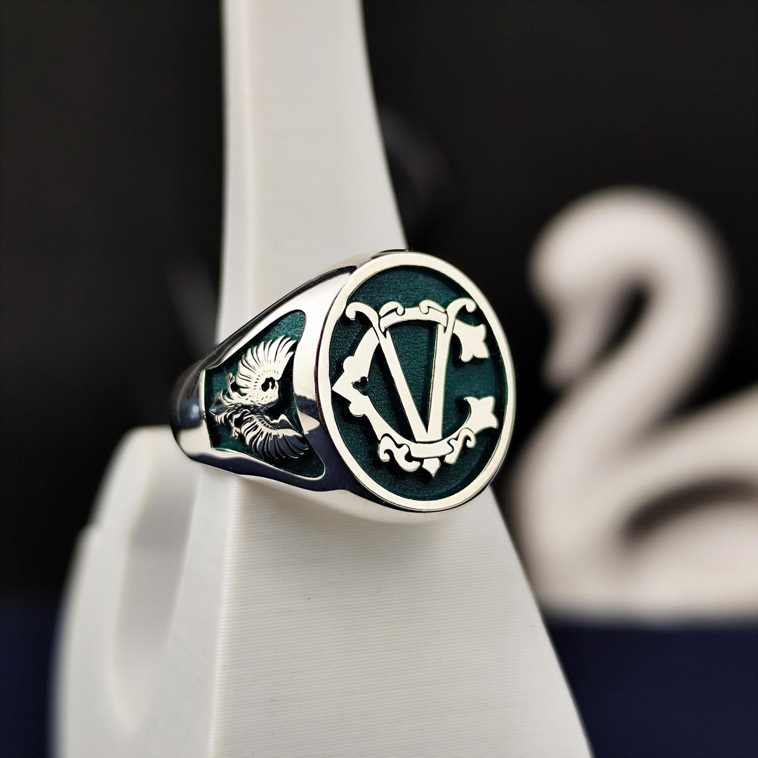 This minimalist and stylish custom signet ring features two engraved letters, making it a perfect personalized jewelry gift. Ideal for men and women, this name or surname ring is great for birthdays, anniversaries, or weddings. Its sleek and polished finish ensures a timeless and elegant look for any occasion.