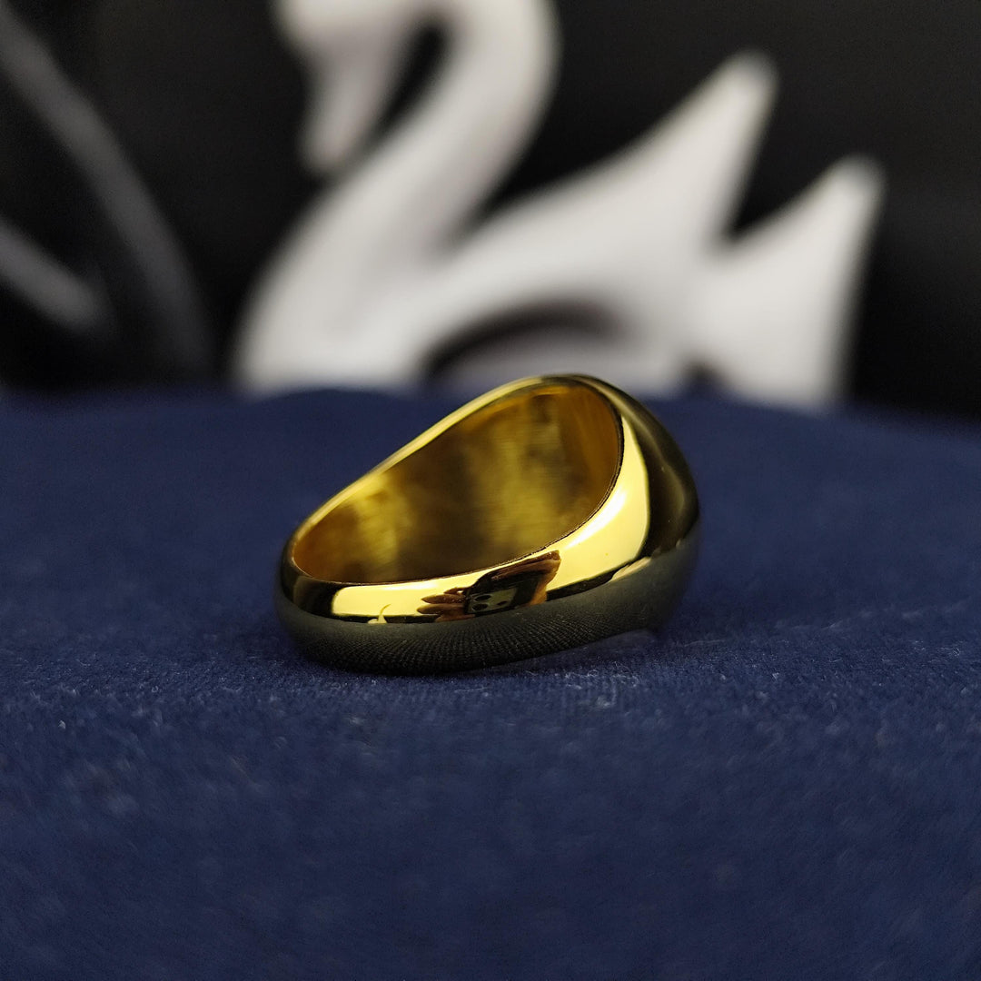 Personalized Bitcoin ring in gold, representing the evolution of digital assets and financial freedom. An elegant and stylish accessory.
