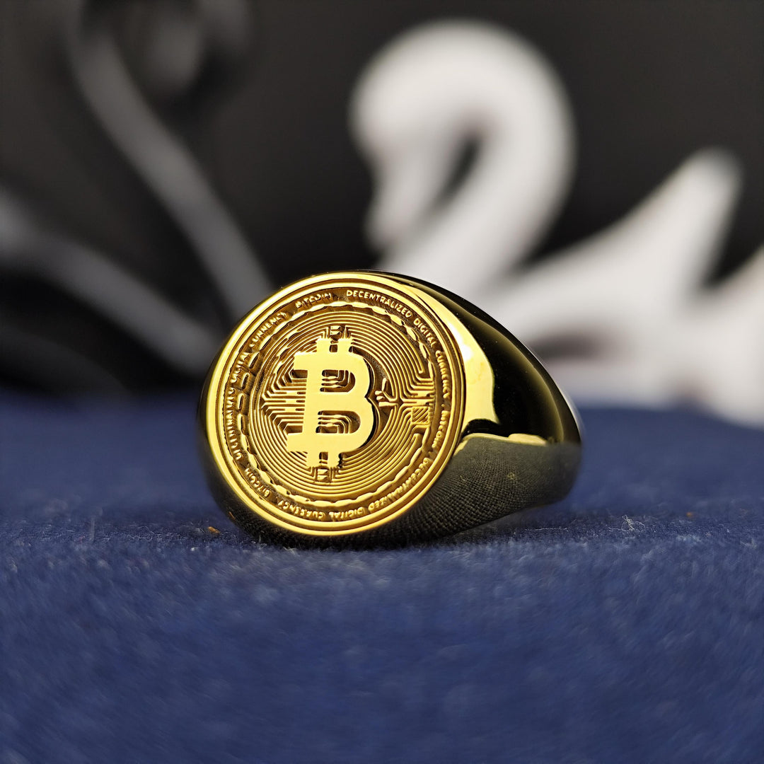 Bold and stylish BTC signet ring with a luxurious gold-plated finish, perfect for investors and crypto lovers looking to celebrate their passion for blockchain technology.