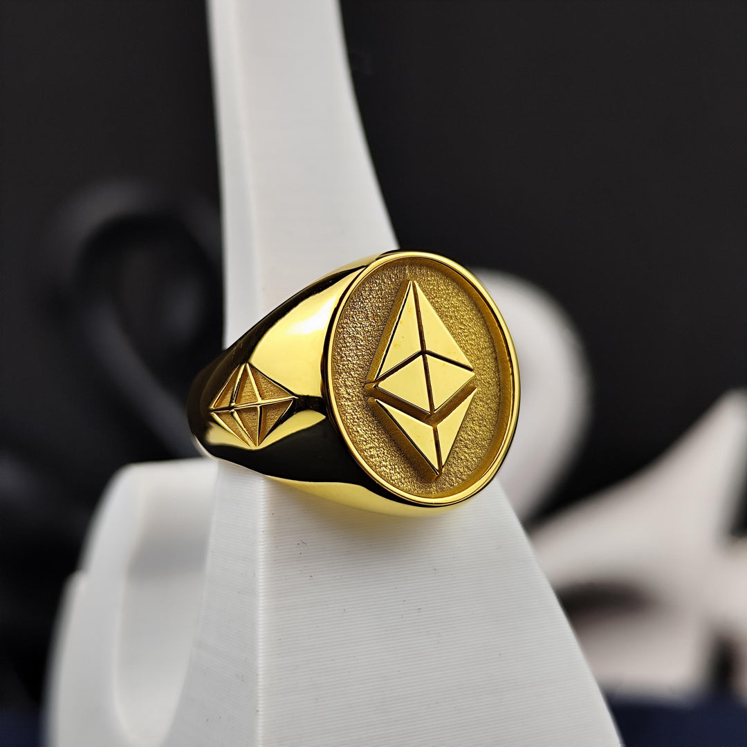Personalized Ethereum signet ring, designed for crypto investors who want to celebrate their digital wealth in style. A perfect statement piece.