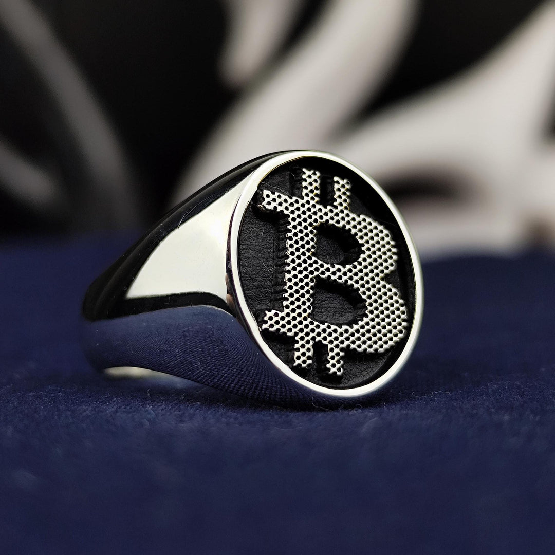 Sleek silver Bitcoin ring, featuring a minimalist and modern design with gold-plated options. A perfect crypto-inspired jewelry piece for blockchain investors and enthusiasts.