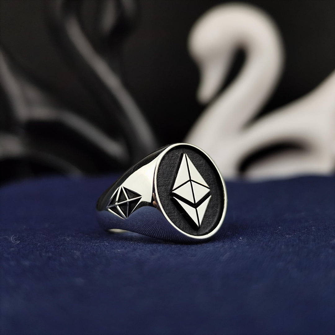 Elegant Ethereum signet ring in high-quality silver, offering a timeless look for crypto lovers. This stylish piece showcases your passion for blockchain technology and decentralized finance, making it ideal for everyday wear.
