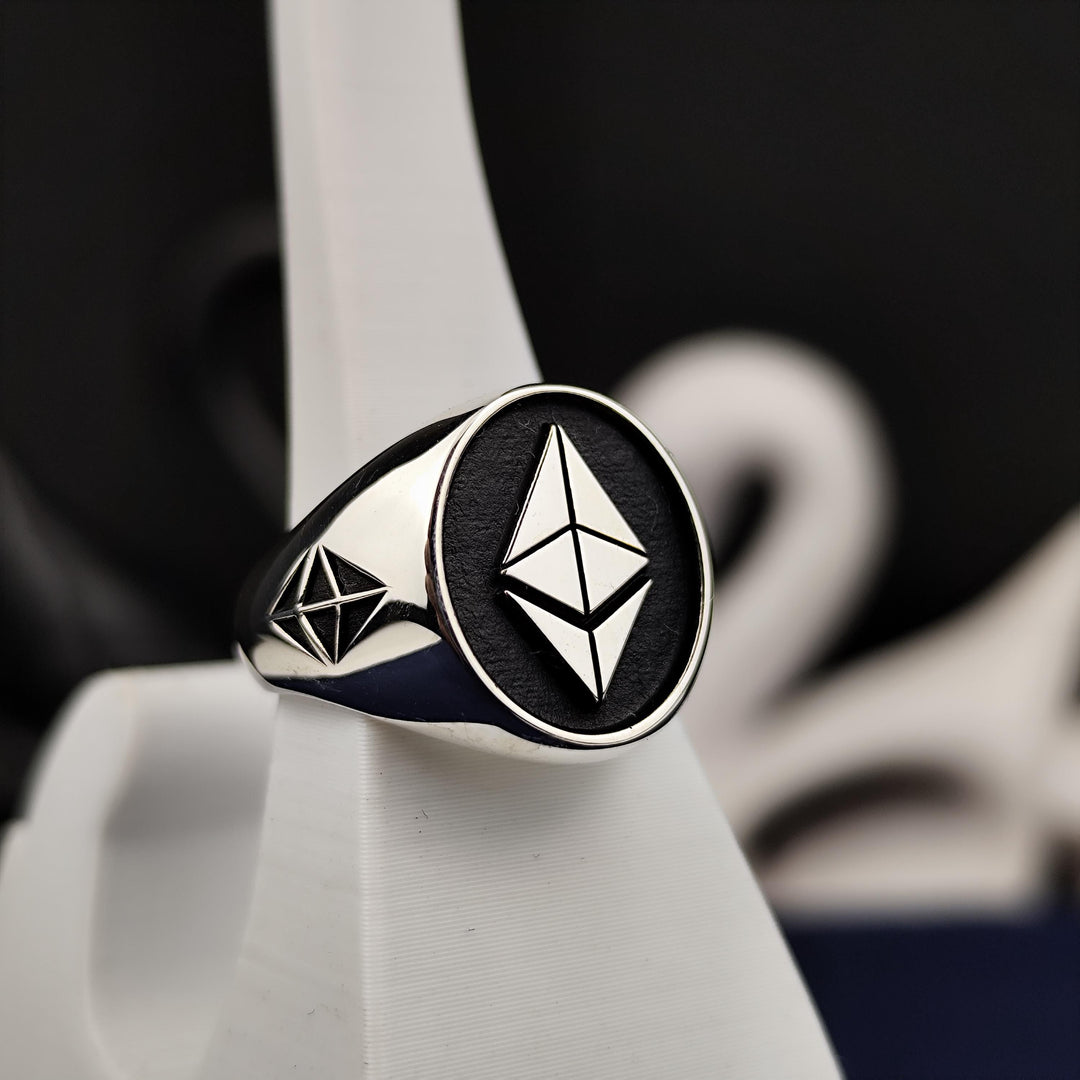 Unique Ethereum ring with a sleek silver finish, perfect for those who embrace the digital finance revolution. A must-have for blockchain enthusiasts and investors.