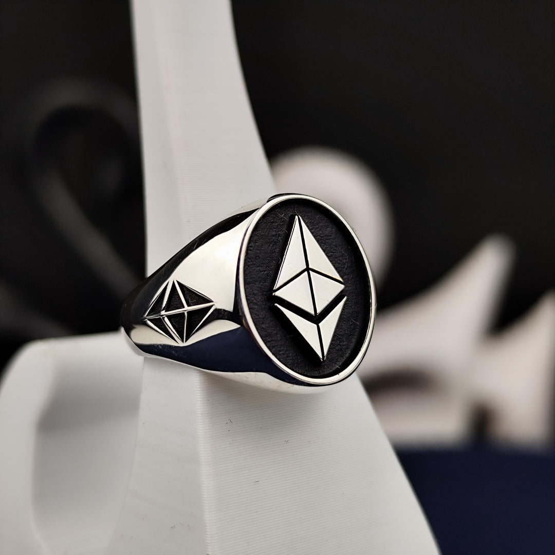 Elegant and modern Ethereum silver ring, designed with precision and style. A timeless piece for anyone interested in cryptocurrency and blockchain technology.