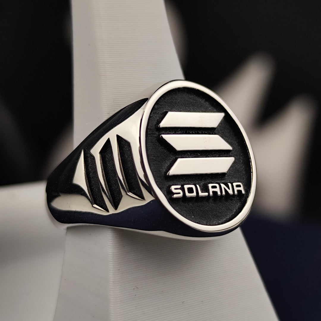 Personalized Solana ring in silver, featuring a sleek design perfect for highlighting the power of blockchain technology and decentralized finance.