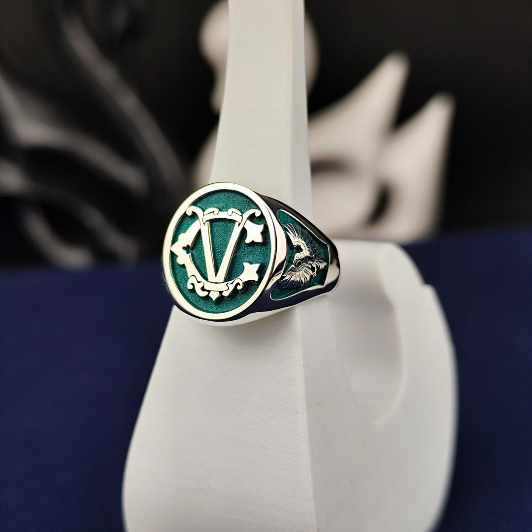 Mark special moments with this engraved two-initial ring, crafted for a personalized and sophisticated touch. A stylish and elegant signet ring for men and women, perfect for weddings, anniversaries, or birthdays. The high-quality craftsmanship ensures durability, making it a treasured keepsake for any occasion.