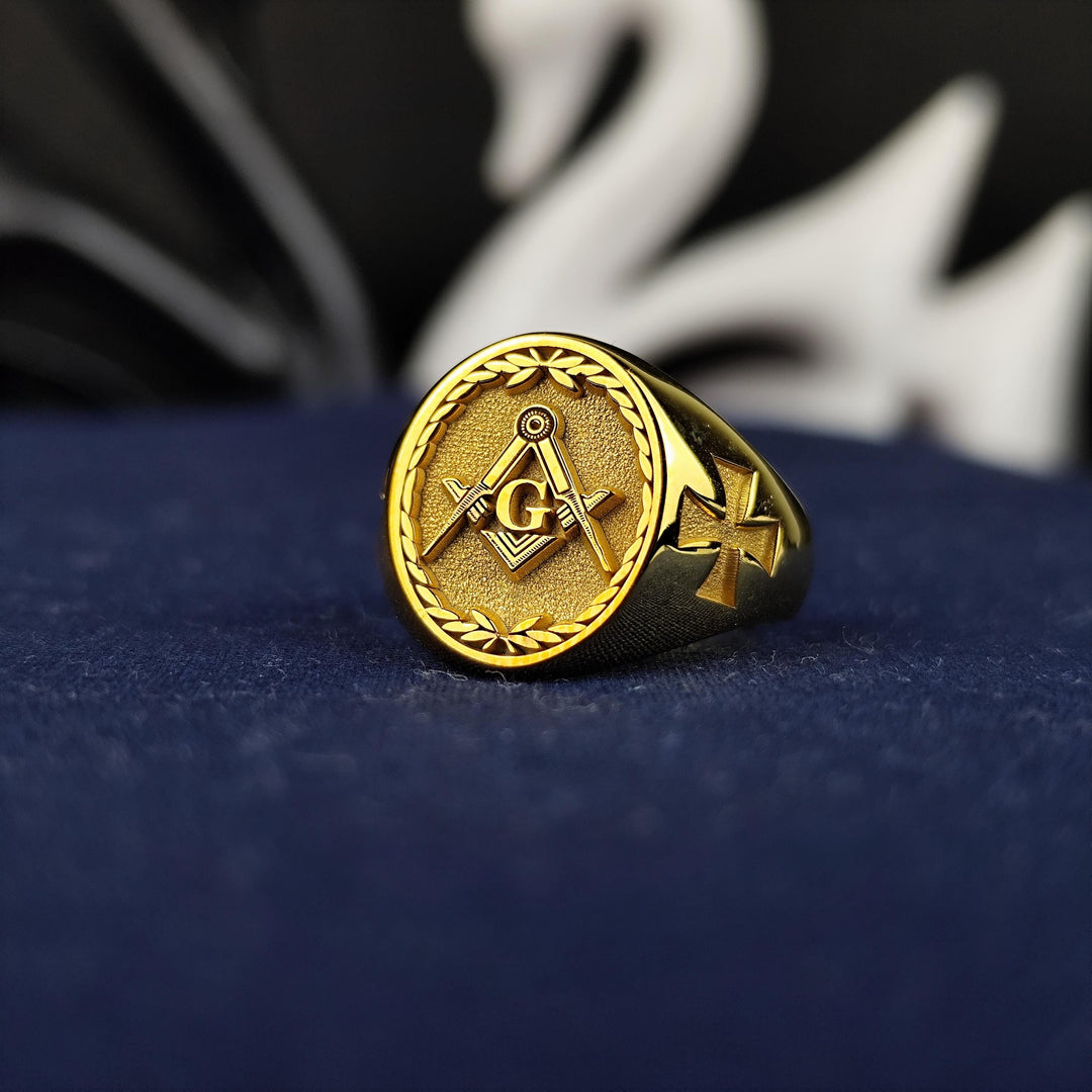 Custom-crafted Freemason gold ring, representing loyalty and tradition. A perfect accessory for proud Masons who value history and brotherhood.