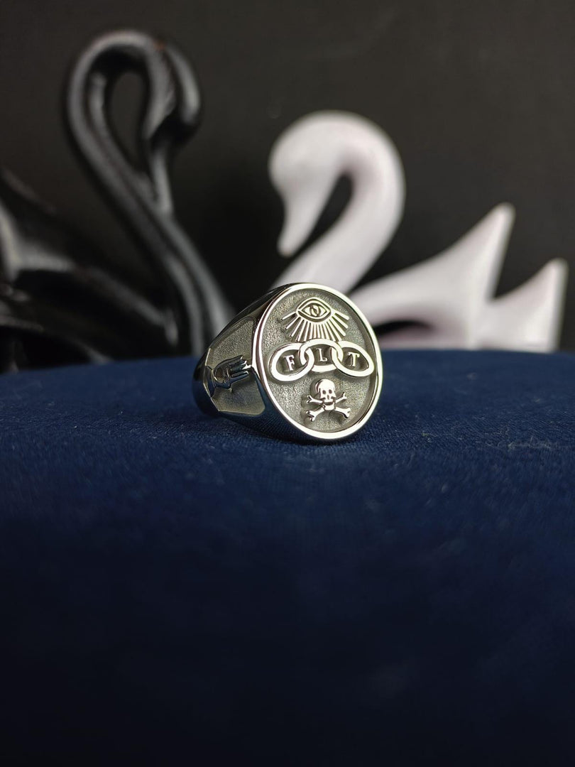 Elegant FLT Masonic ring showcasing the Triple Link design, a powerful symbol of friendship, love, and truth in Odd Fellows and Freemasonry. Made of premium silver, this handcrafted fraternal signet ring is ideal for collectors, Masonic lodge members, and those who appreciate unique jewelry. A sophisticated statement piece that embodies Masonic values, making it a perfect gift for anniversaries, celebrations, or personal use.