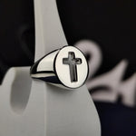 Load image into Gallery viewer, A beautifully designed unisex Christian cross ring, handcrafted in silver with a Gothic crucifix signet band. This ring is perfect for men and women who appreciate religious jewelry that symbolizes devotion and strength. A meaningful Christian gift for birthdays, Christmas, or Easter, it is ideal for those who want to carry their faith with them in an elegant and stylish way, suitable for daily wear or special occasions.