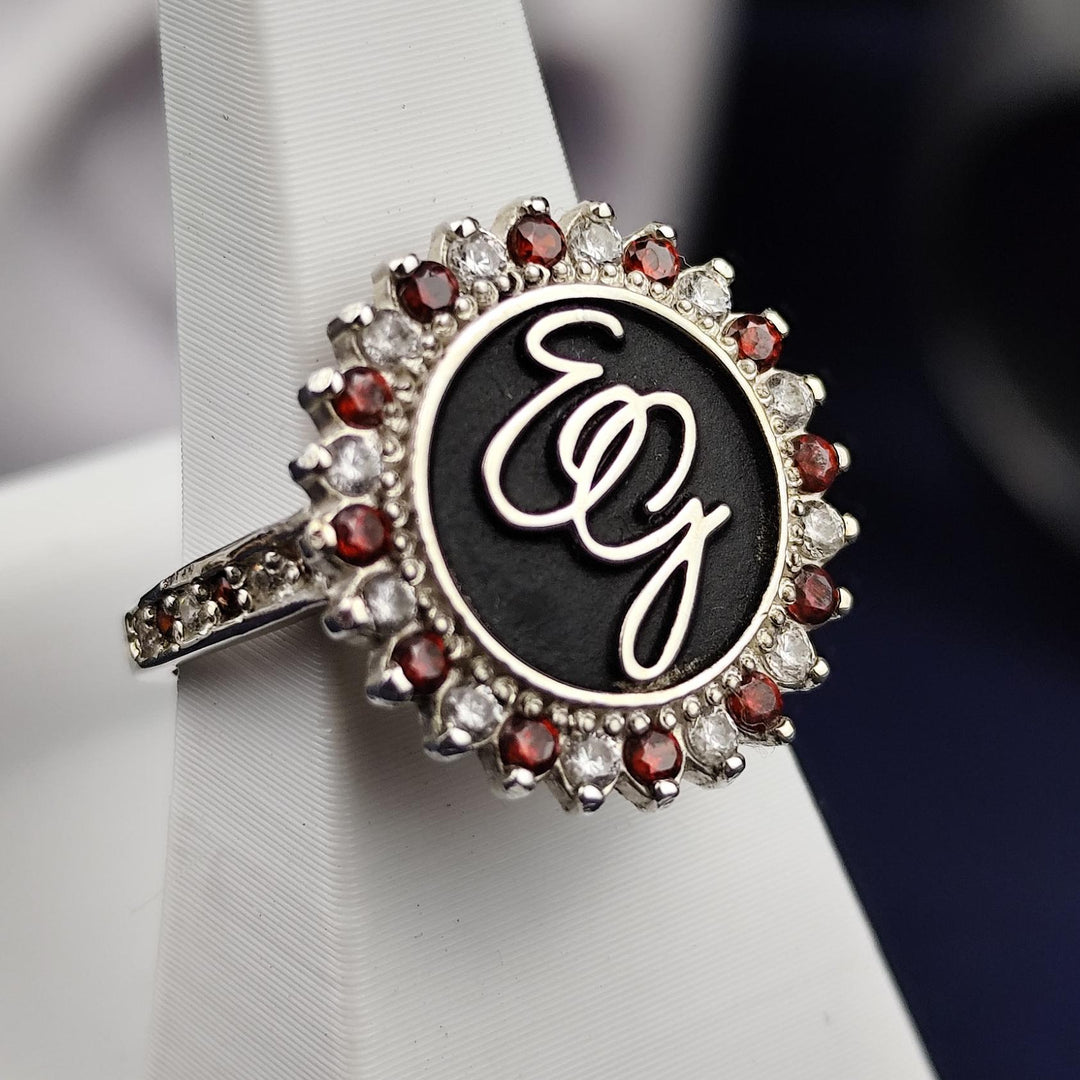 This elegant women’s monogram ring features a two-letter engraving for initials or a surname, beautifully crafted in sterling silver. Adorned with a sparkling gemstone and an enamel finish, this customized signet ring is perfect as a personal keepsake or a thoughtful gift. A refined and timeless jewelry piece for those who appreciate meaningful and sophisticated accessories.