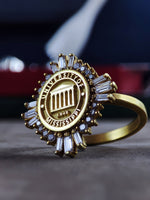 Load image into Gallery viewer, This women&#39;s university ring in gold plating is the perfect graduation gift, offering a classic and elegant design that symbolizes achievement. Whether personalized or worn as a simple reminder of academic dedication, this class ring is a refined and meaningful jewelry piece that complements any style.
