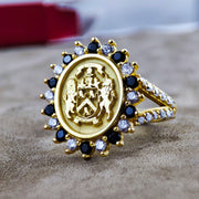 Custom family crest ring for women, featuring a detailed coat of arms engraving in gold. This unique ring represents heritage, perfect for honoring family ties and celebrating ancestry.