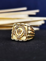 Load image into Gallery viewer, Gold men’s signet ring with a personalized university design, ideal for graduates who appreciate stylish and meaningful jewelry.
