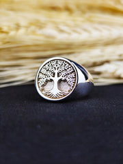 Tree of Life ring in gold, representing growth and connection to nature. This symbolic ring is a meaningful piece for those who value spirituality and harmony.