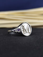 Handmade single initial ring in silver, perfect for celebrating a personal connection. This custom letter ring is a stylish choice for daily wear and special moments alike.
