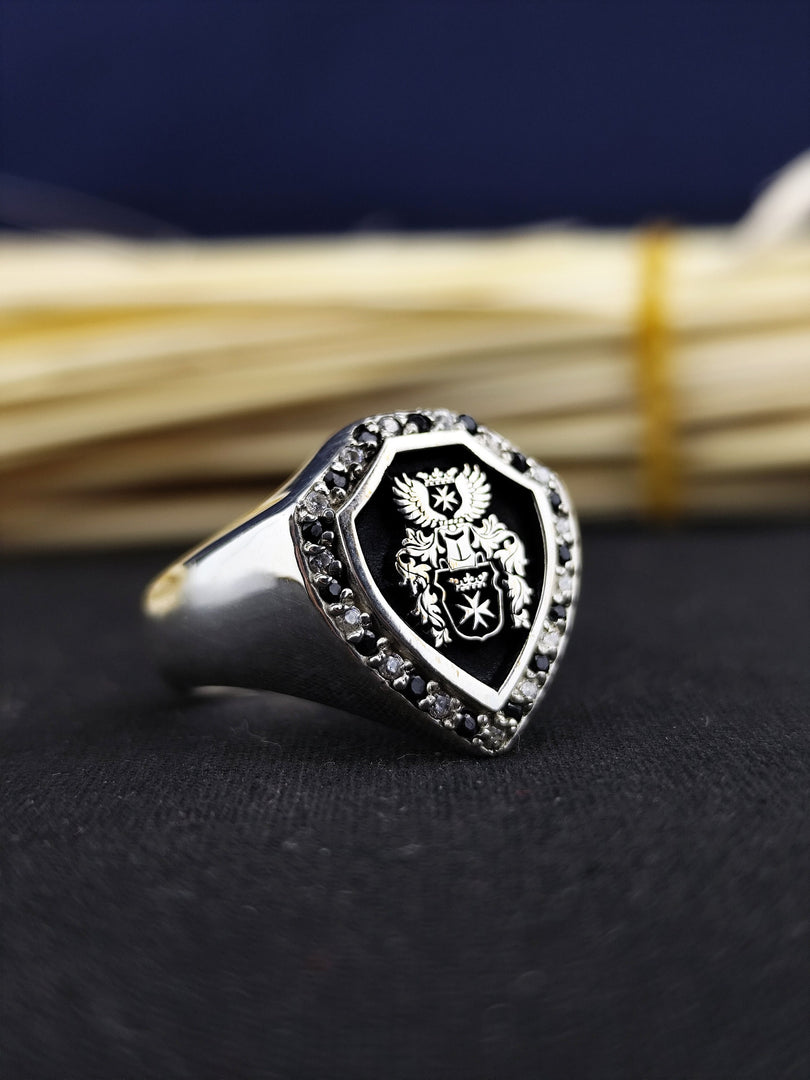 Heraldic ring with custom coat of arms, crafted in silver. This elegant family crest ring is ideal for those celebrating ancestry, designed to be cherished as a timeless heirloom.
