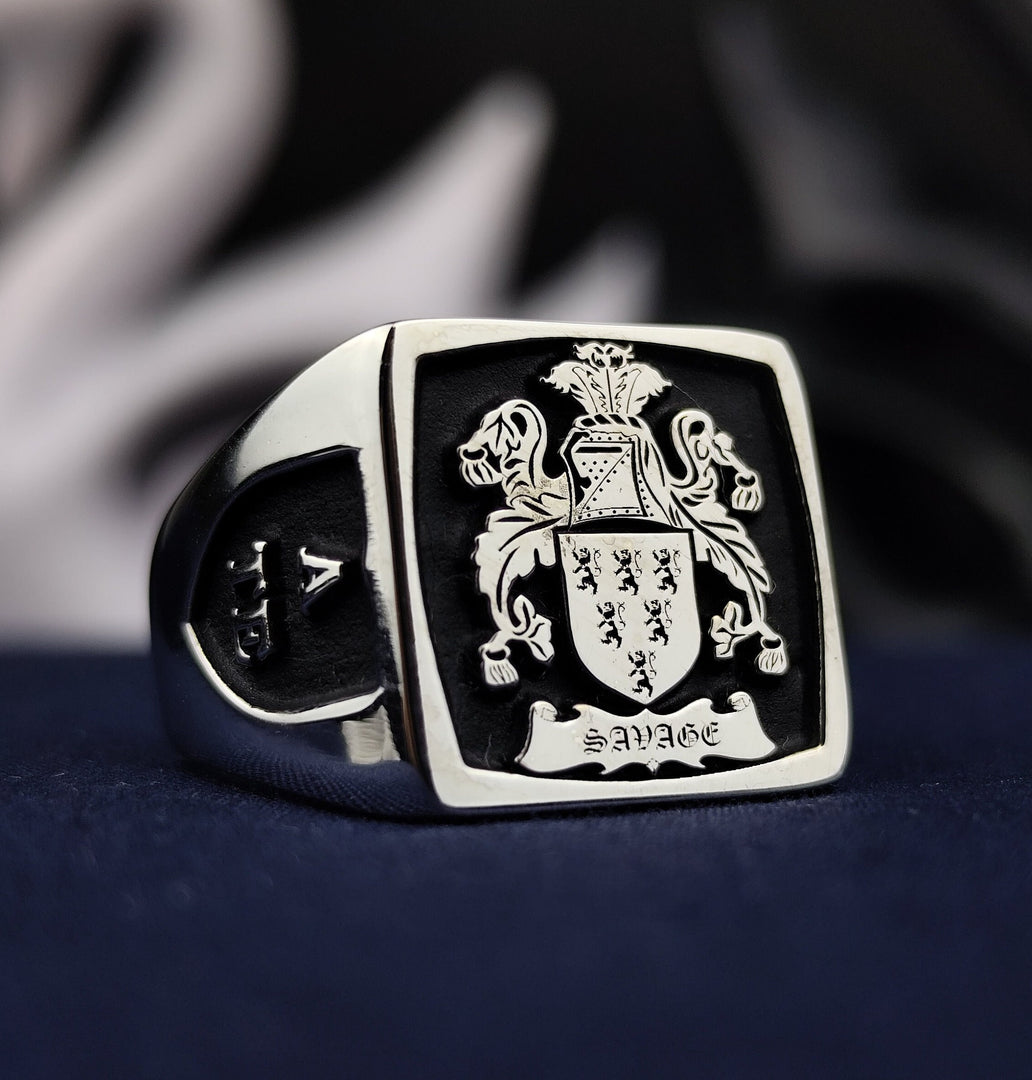 A bold and sophisticated heraldic crest ring, crafted in sterling silver with black enamel detailing. This square signet ring is a perfect tribute to family history, featuring deep engraving of a coat of arms. A meaningful gift for those who honor tradition and appreciate historical significance, this heirloom piece is built to last and tell a family story.