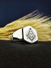 Polished Masonic ring featuring the iconic square and compass symbol