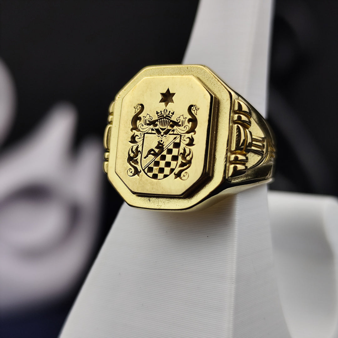 Personalized Men's Custom Coat of Arms Signet Ring with Family Crest