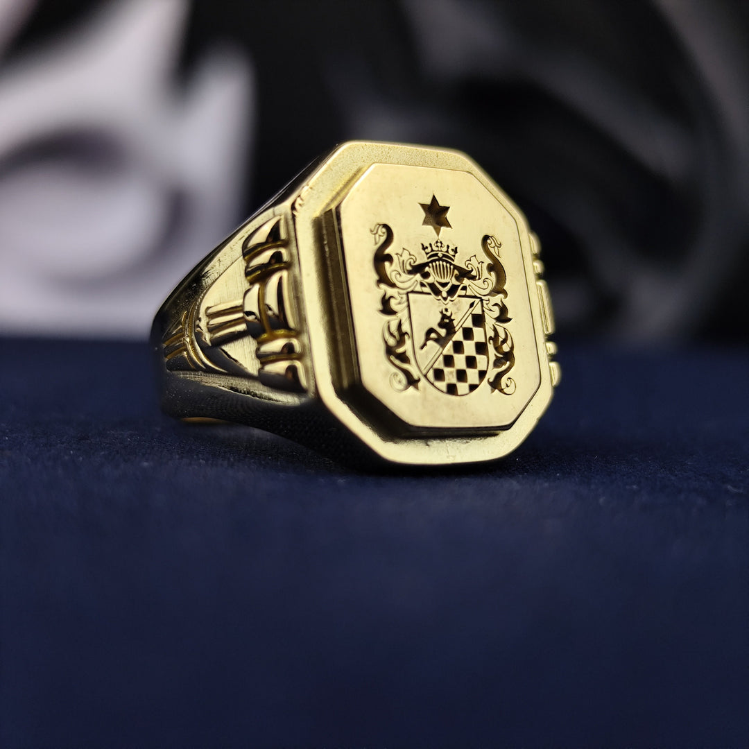 Personalized Men's Custom Coat of Arms Signet Ring with Family Crest