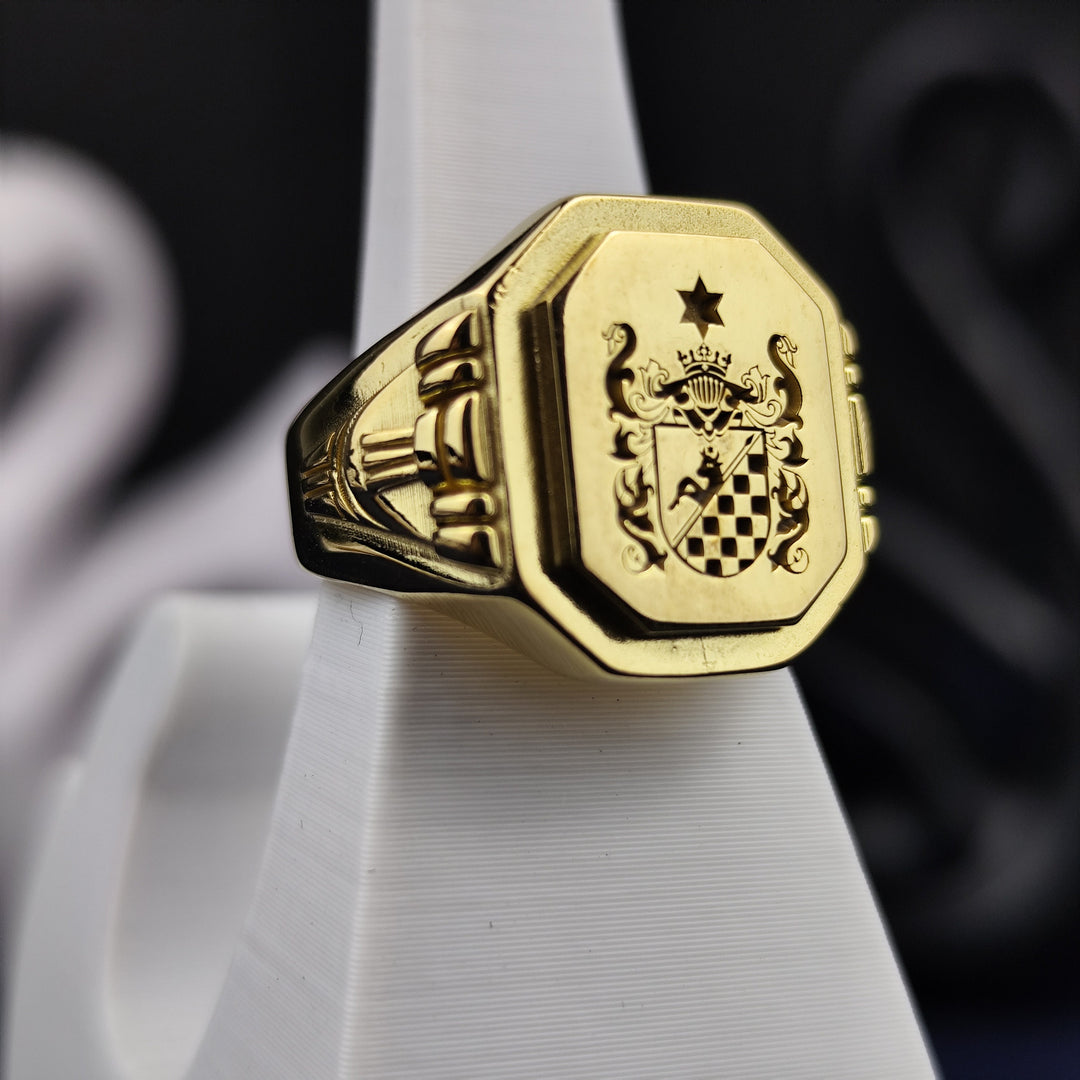 Personalized Men's Custom Coat of Arms Signet Ring with Family Crest
