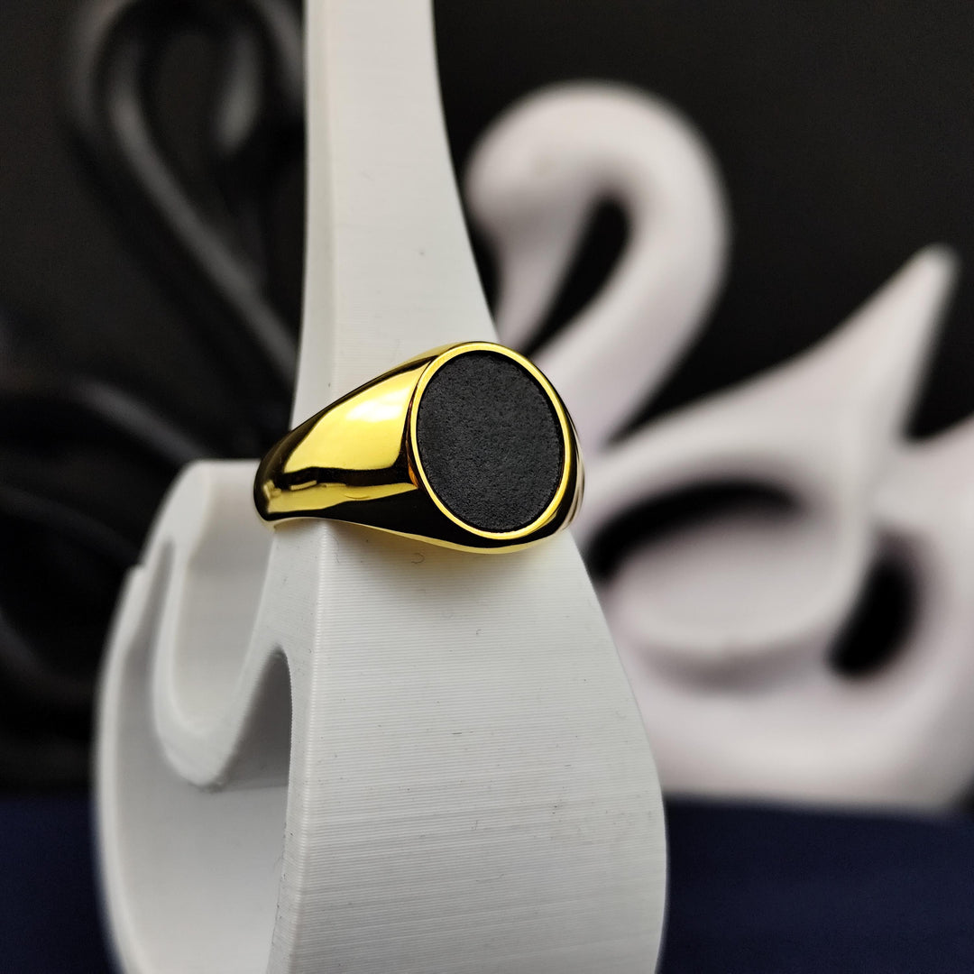 Gold-filled signet ring with a black oval centerpiece, designed to suit men and women. A sophisticated piece for all occasions.