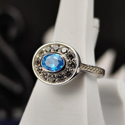 Women’s statement ring with a sparkling stone, perfect for adding glamour to any outfit. A stylish accessory for both daily wear and celebrations.