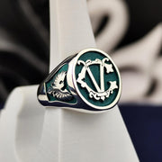 This custom initial ring features two engraved letters, perfect for initials, names, or surnames. Crafted in high-quality metal, it’s an elegant and meaningful gift for men and women. Ideal for anniversaries, weddings, or birthdays, this personalized signet ring adds a timeless and unique touch to any jewelry collection. Available with a sleek, polished finish for everyday elegance.