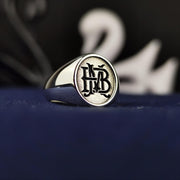 A stunning two-letter monogram ring designed for those who love personalized jewelry. This custom initial name signet ring, available in silver or gold, is perfect for men and women. Whether as a stylish initial ring or a meaningful name ring, it adds a unique touch to any outfit. A perfect custom gift for birthdays, anniversaries, and special occasions, blending elegance and individuality.