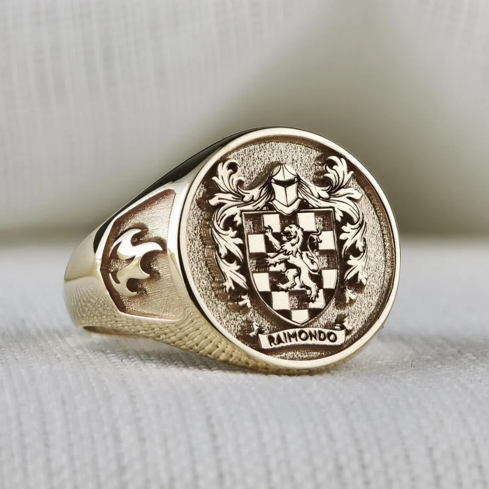 Round Family Crest Ring with Fleur-de-Lis Shoulders